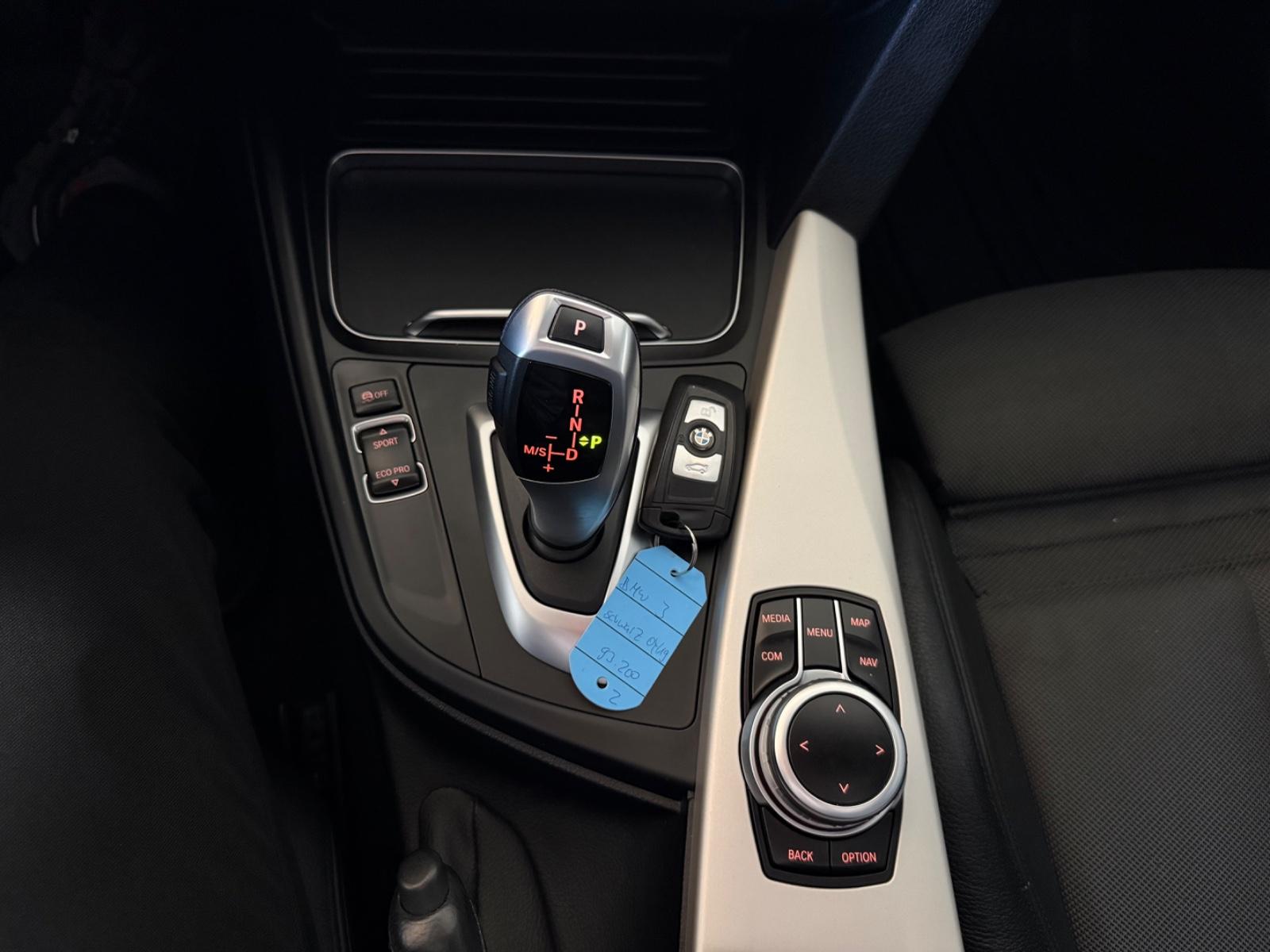 BMW 320i Touring Advantage LED/Memory/HUD/Pano/ACC