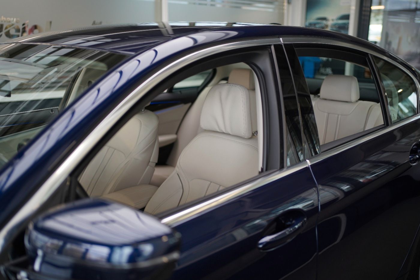 Fahrzeugabbildung BMW 530i xDrive Luxury Line +Komfortsitze+Laserlicht