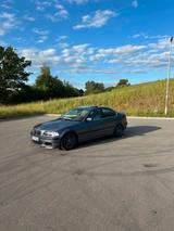 BMW E46 323i - BMW 323 aus 1998: 323i