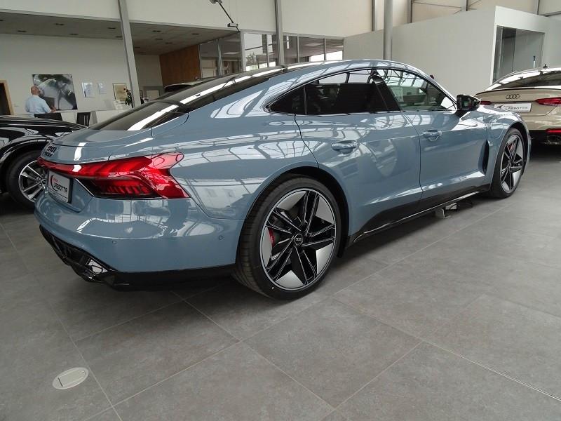 Audi e-tron GT 350 quattro / Audi exclusive