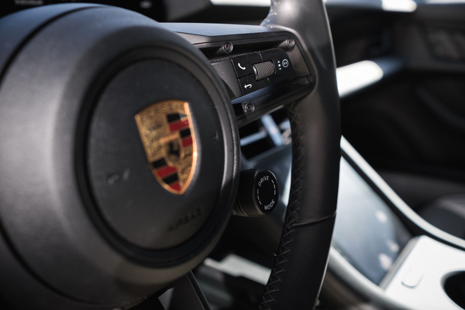 Fahrzeugabbildung Porsche Taycan Sport Turismo-Pano-PerformBatt.-WP-PASM