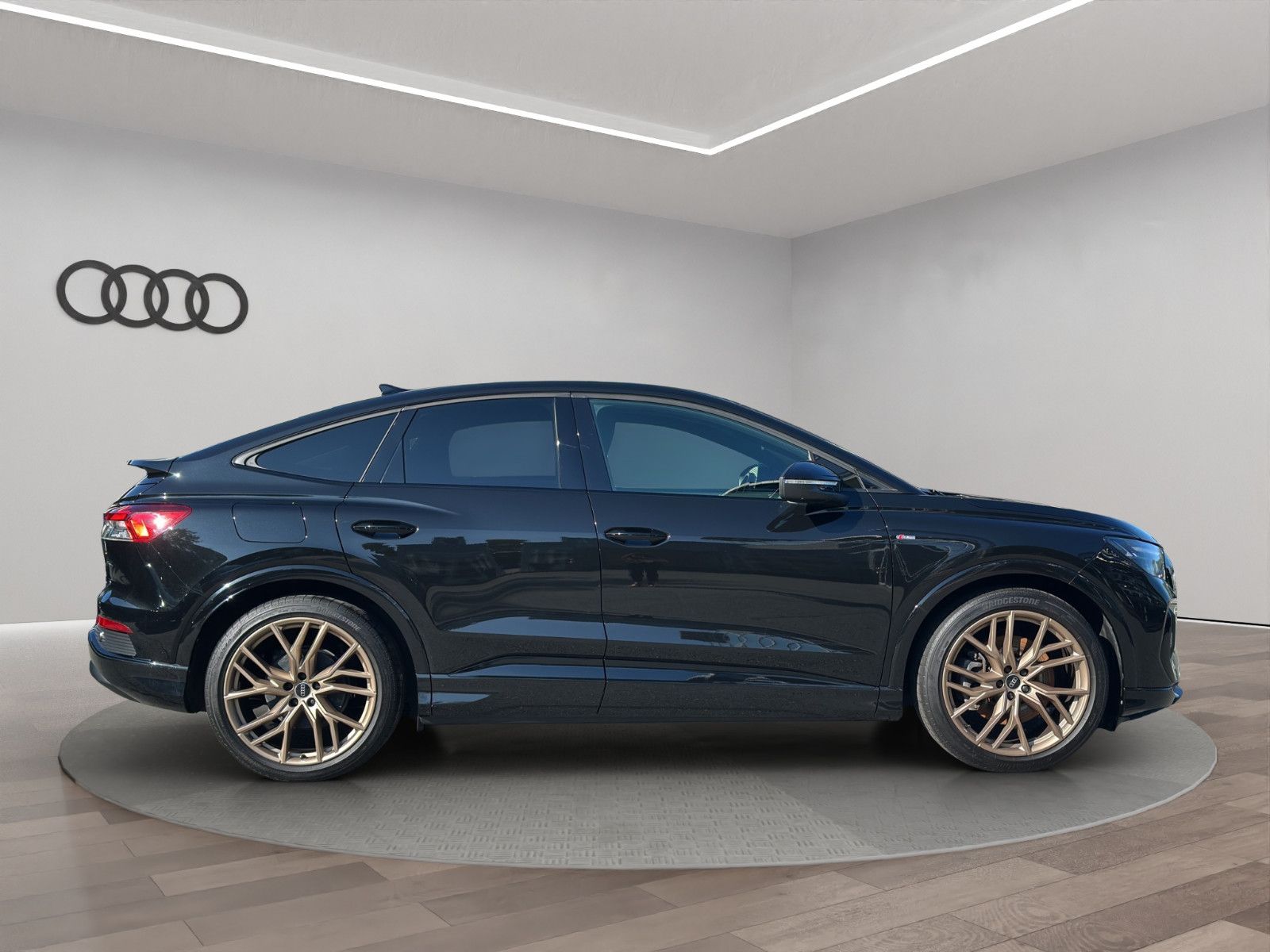 Audi Q4 Sportback 55 e-tron qu. S LINE PANO AR WÄRMEP foto 4