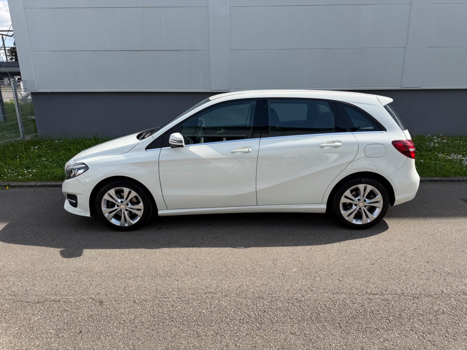 Mercedes-Benz B 180 Score*LEDER*NAVI*LED*SHZ*PDC*KLIMA*1H*17"