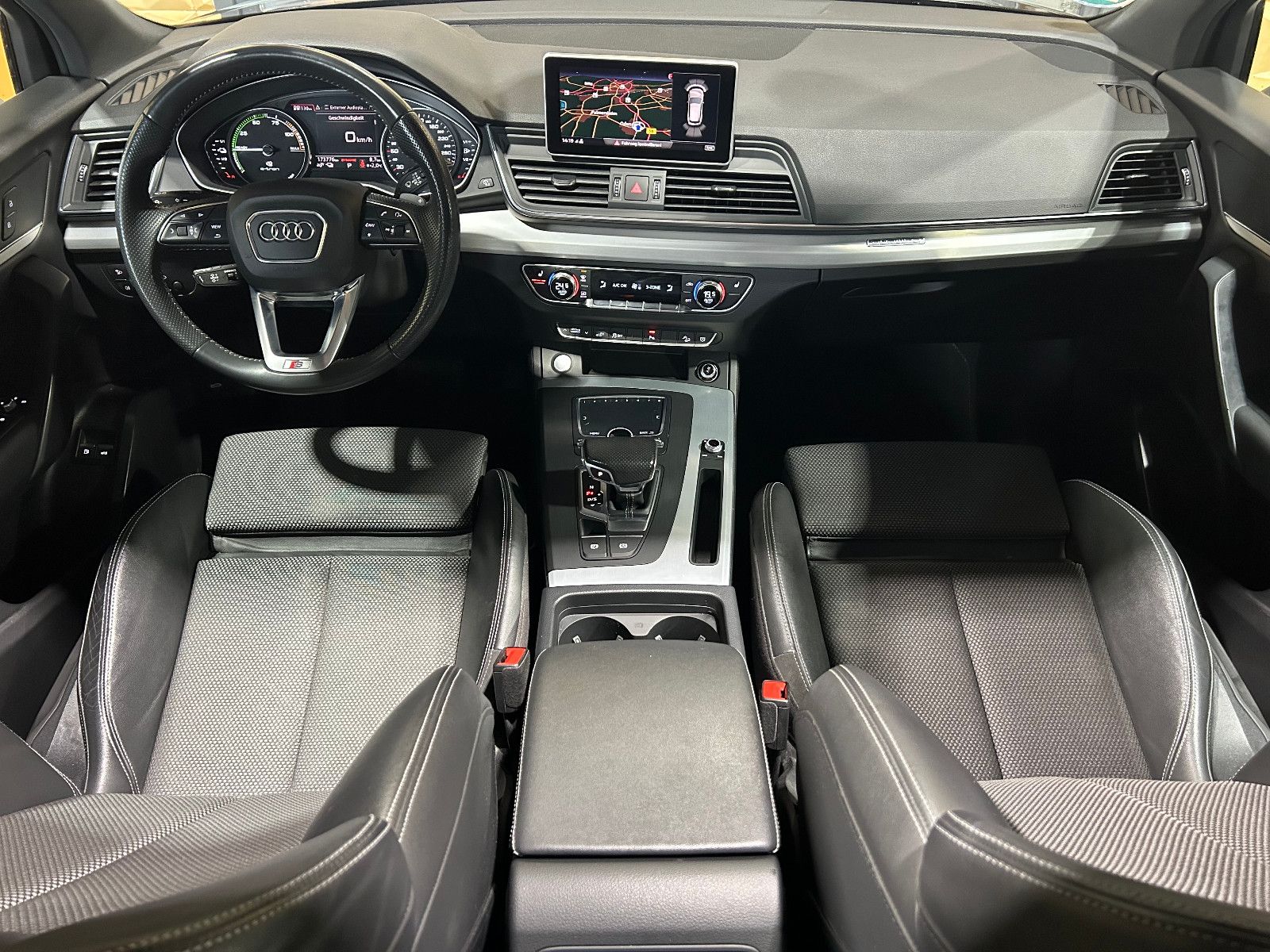 Fahrzeugabbildung Audi Q5 50 TFSI e quattro sport/S-LINE/PANO/ACC78-FAC