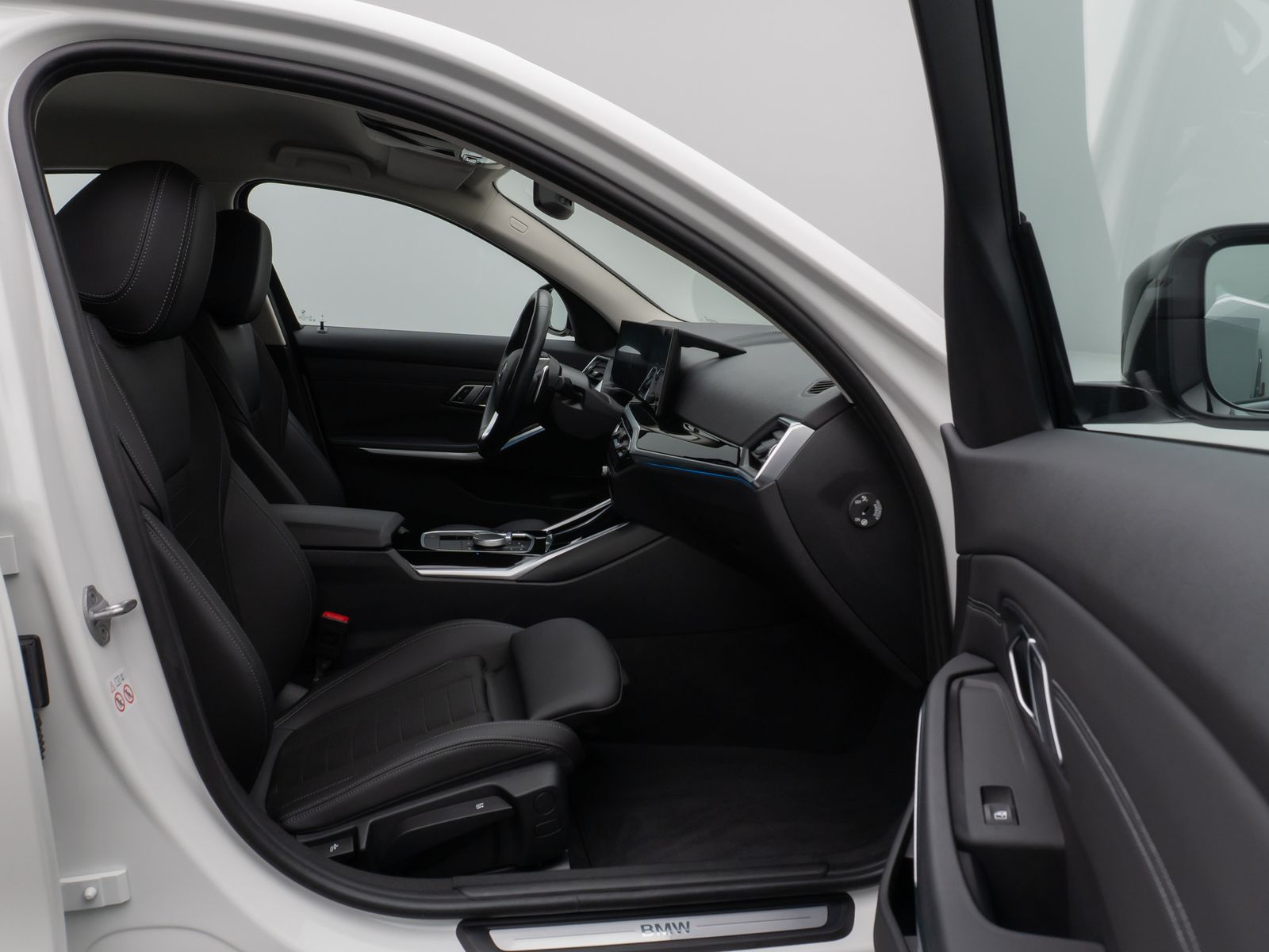 Fahrzeugabbildung BMW 320i xD DAB CockPit+ PDC DrivingAssit AHK Sport