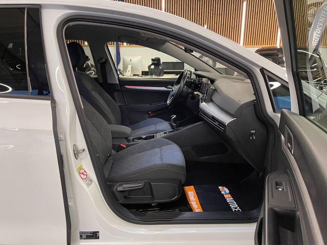 Volkswagen Golf VIII Lim. Life *LED*NAVI*PDC*AMBIENTE*CAR2X