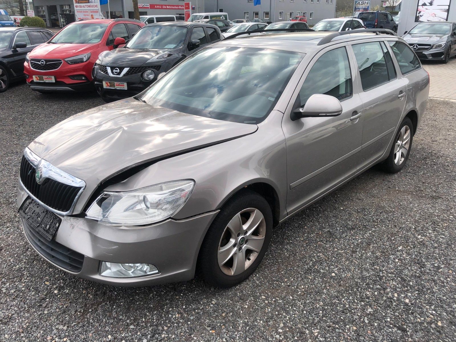Fahrzeugabbildung SKODA Octavia Combi Elegance Unfall Front