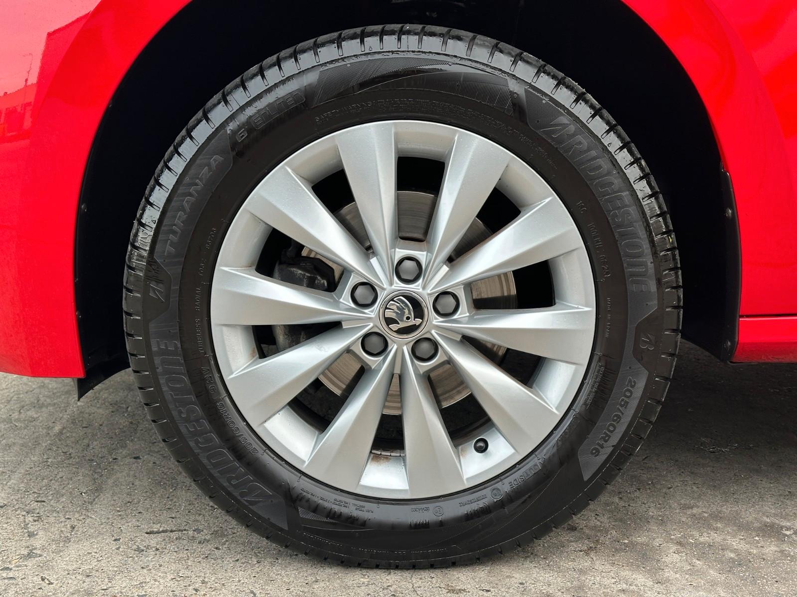 Skoda 110PS Ambition Climatronic Tempomat PDC/H LM16"