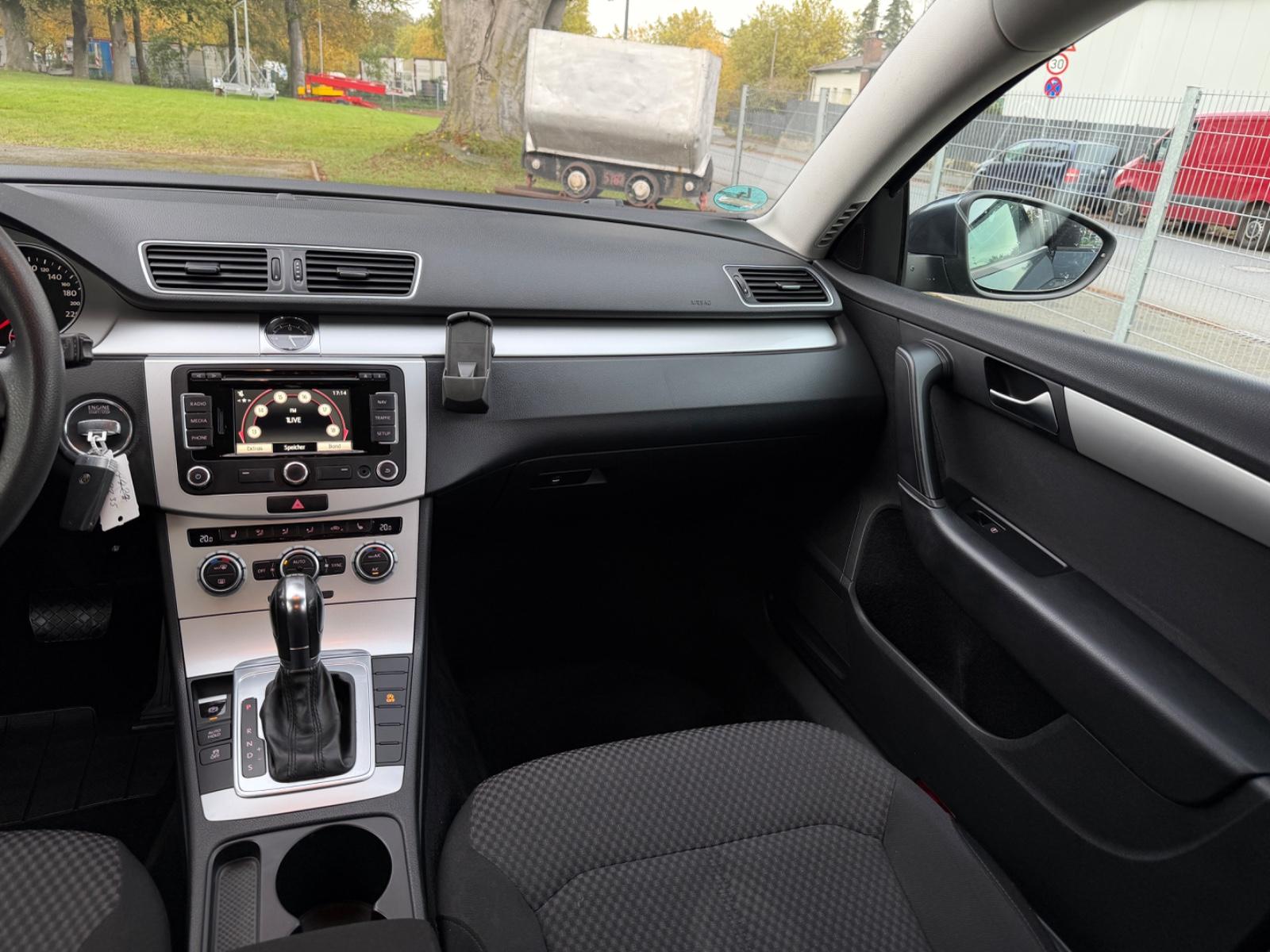 Volkswagen Passat 2013 — photo 10