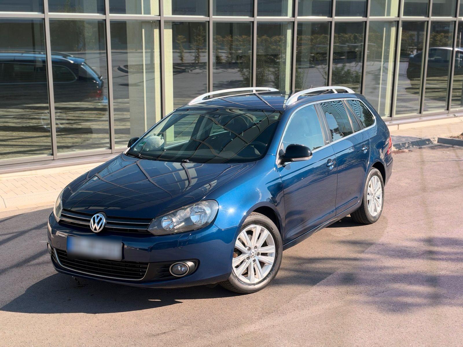 Volkswagen Golf 2012 — rear view