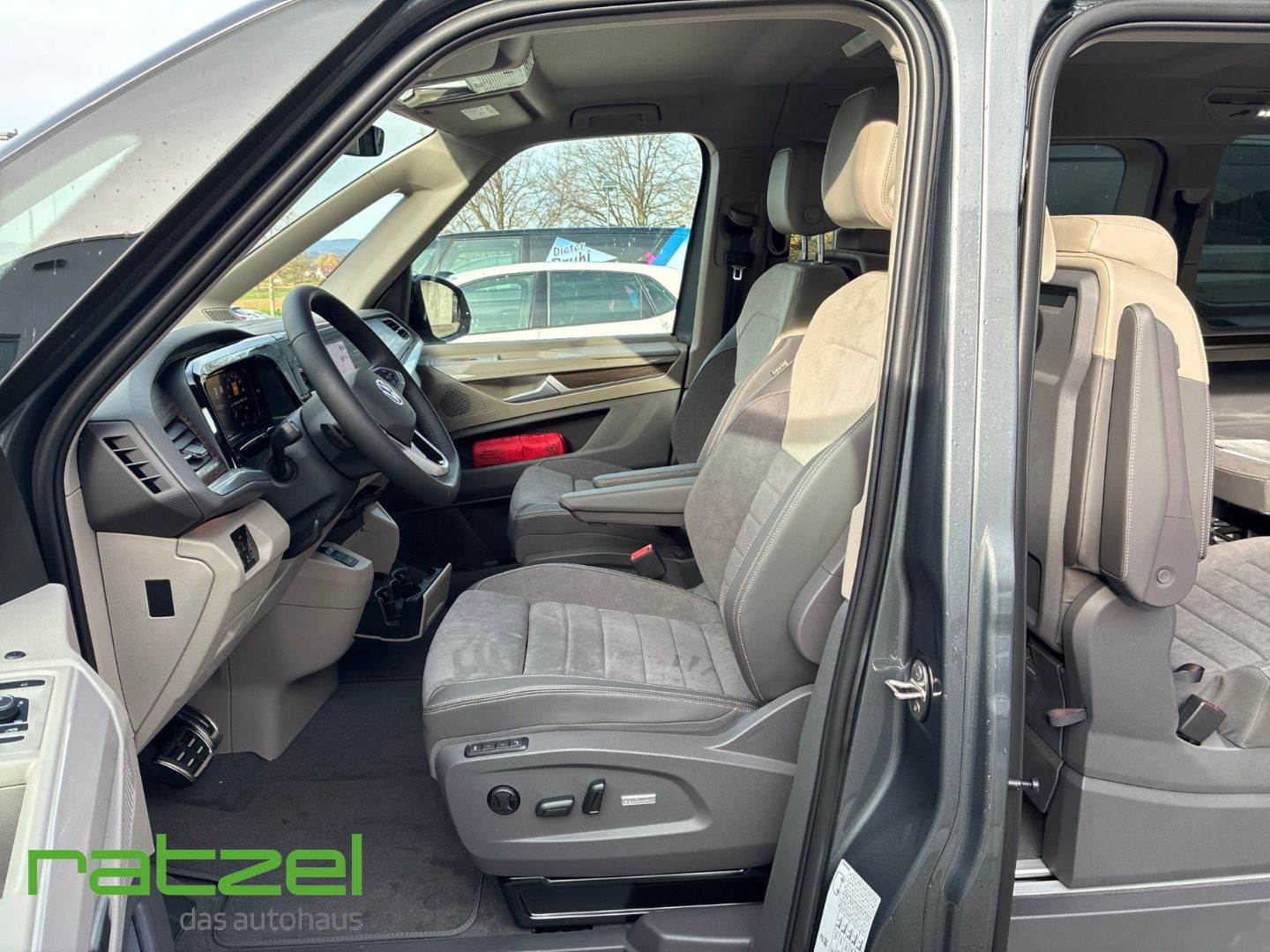 Fahrzeugabbildung Volkswagen T7 Multivan Style AHK+Navi+LED+ACC+Memory Sitze