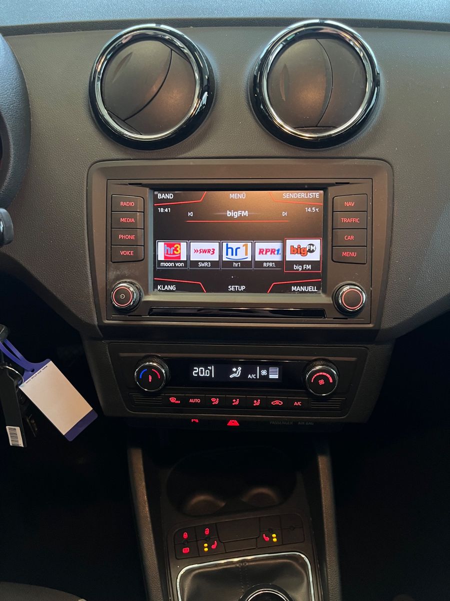 Fahrzeugabbildung SEAT Ibiza Style *NAVI * SITZHEIZUNG *KLIMAAUTOMATIK*