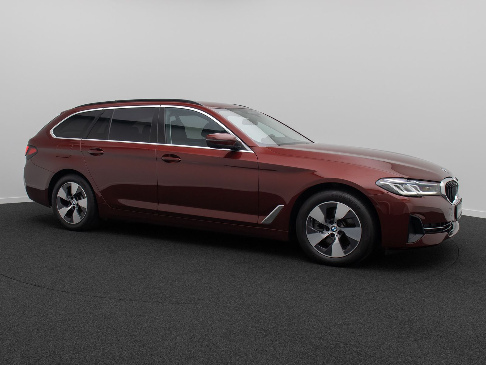 Fahrzeugabbildung BMW 520d xD HUD DAB Kamera HiFi Laser Sport AHK Komf