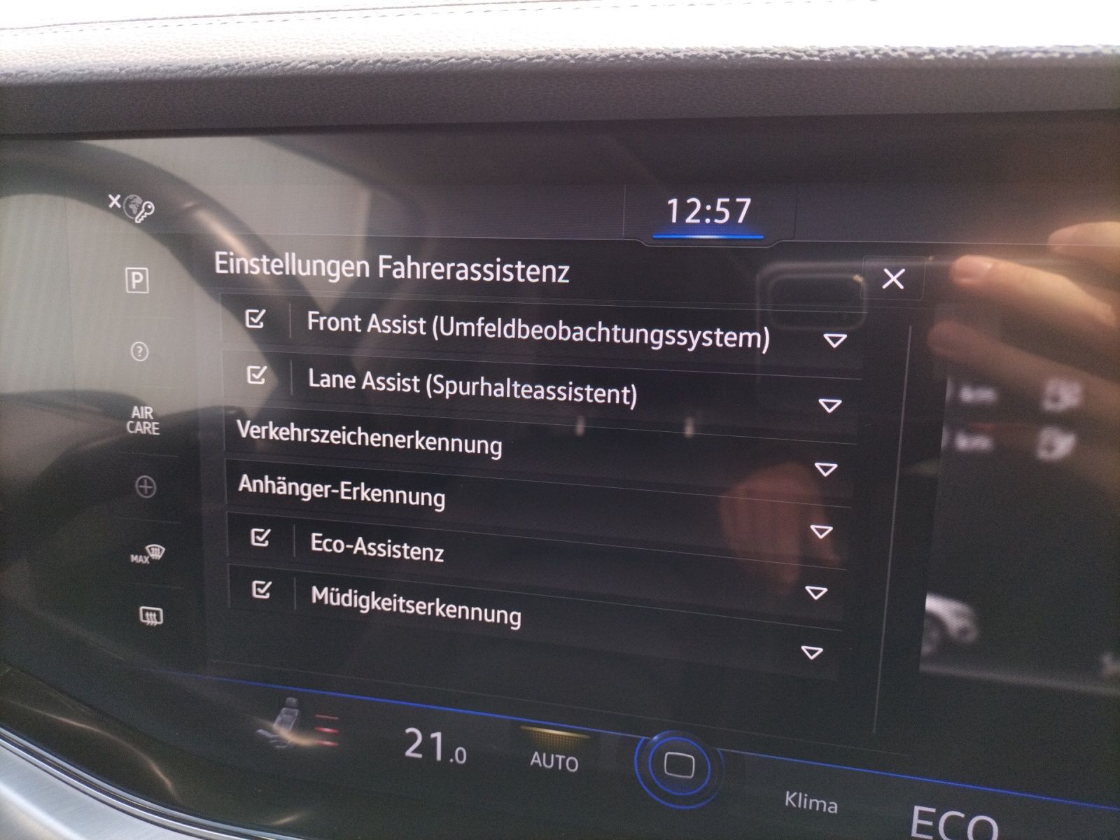Fahrzeugabbildung Volkswagen Touareg Elegance 4M eHybrid LED PANO AHK SHZ PDC