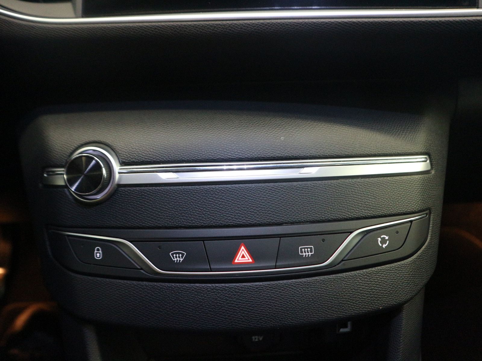 Fahrzeugabbildung Peugeot 308 SW Allure Pack ACC AHK Blis Nav Kam SHZ LED
