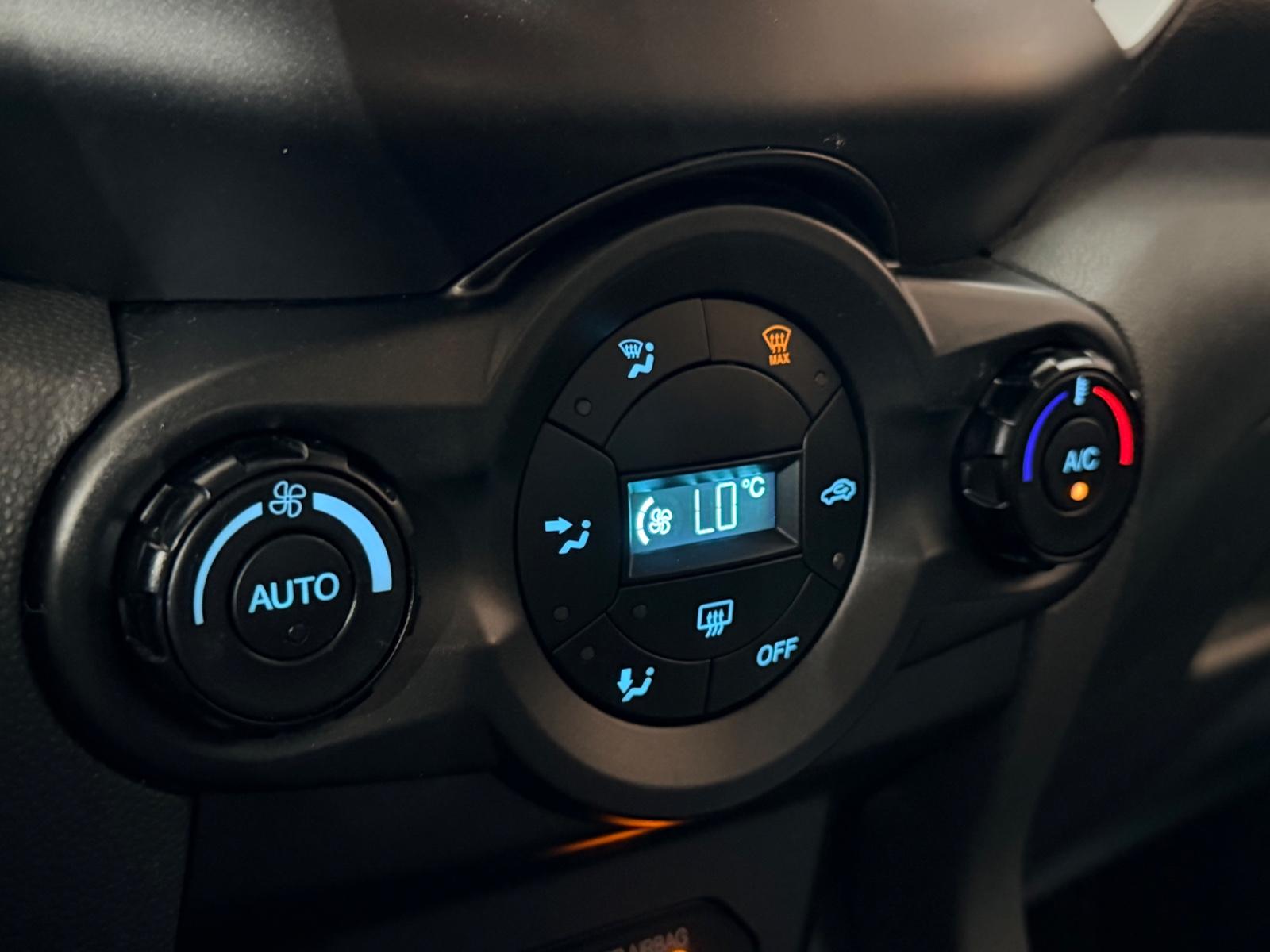 Ford EcoSport 2015 — photo 14
