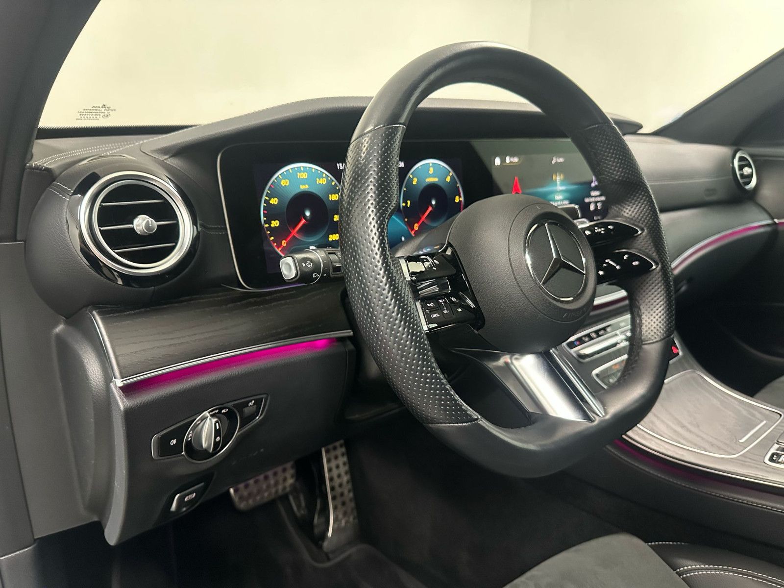 Fahrzeugabbildung Mercedes-Benz E 300 d 4MATIC T Autom. AMG-LINE*NIGHT*360*HUD*