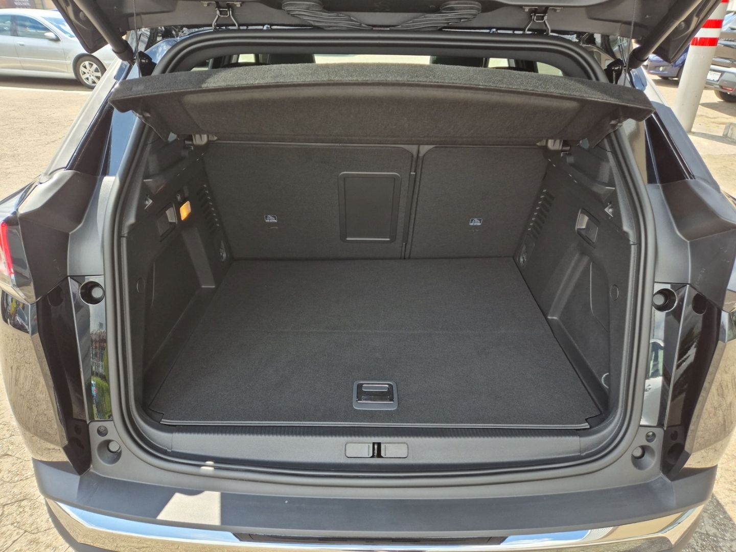 Fahrzeugabbildung Peugeot 3008 Hybrid4 300 GT 1.6 El. Panodach Navi Digita