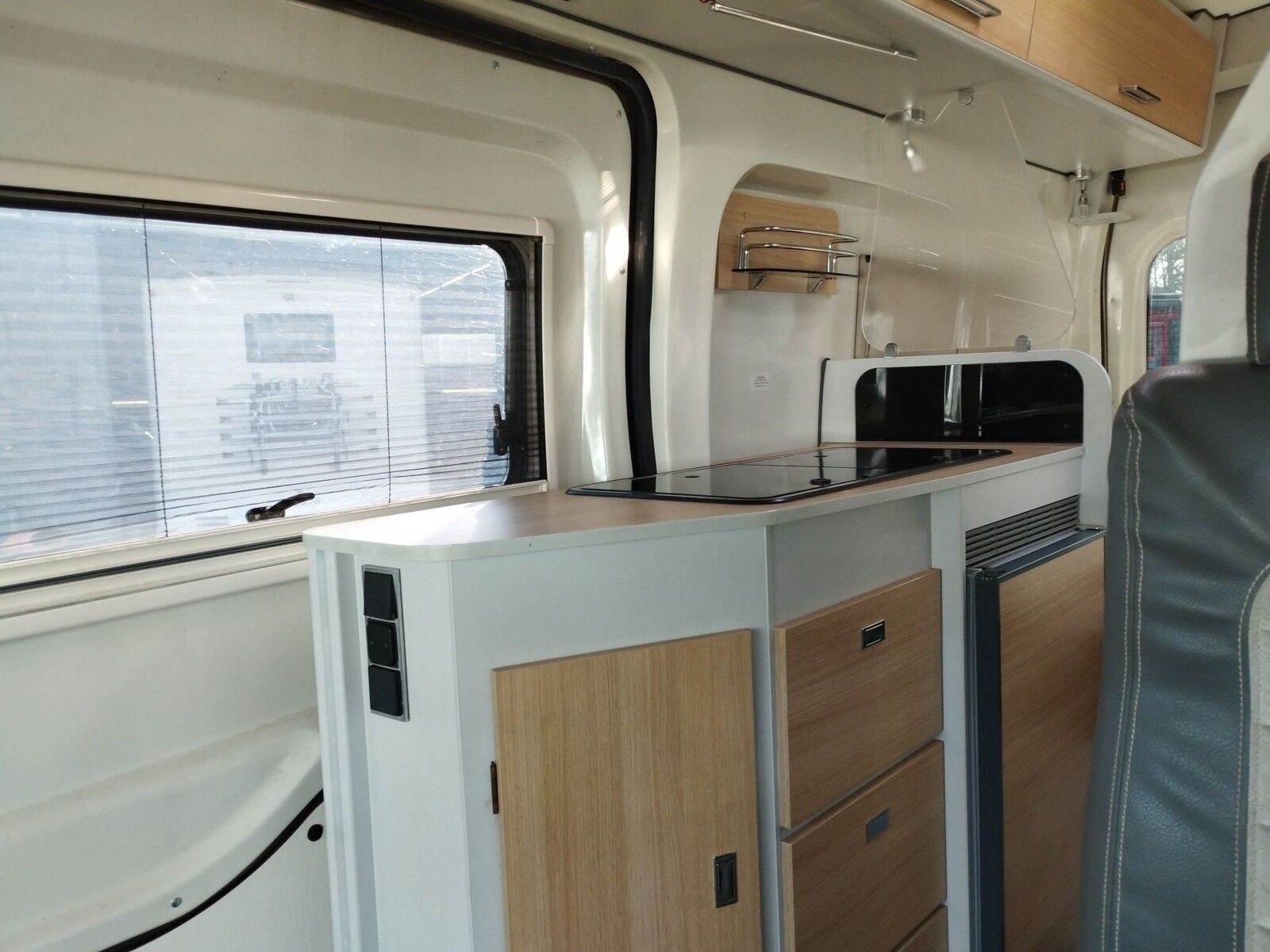 Fahrzeugabbildung Karmann Dexter 560 4x4 Allrad, 170 PS