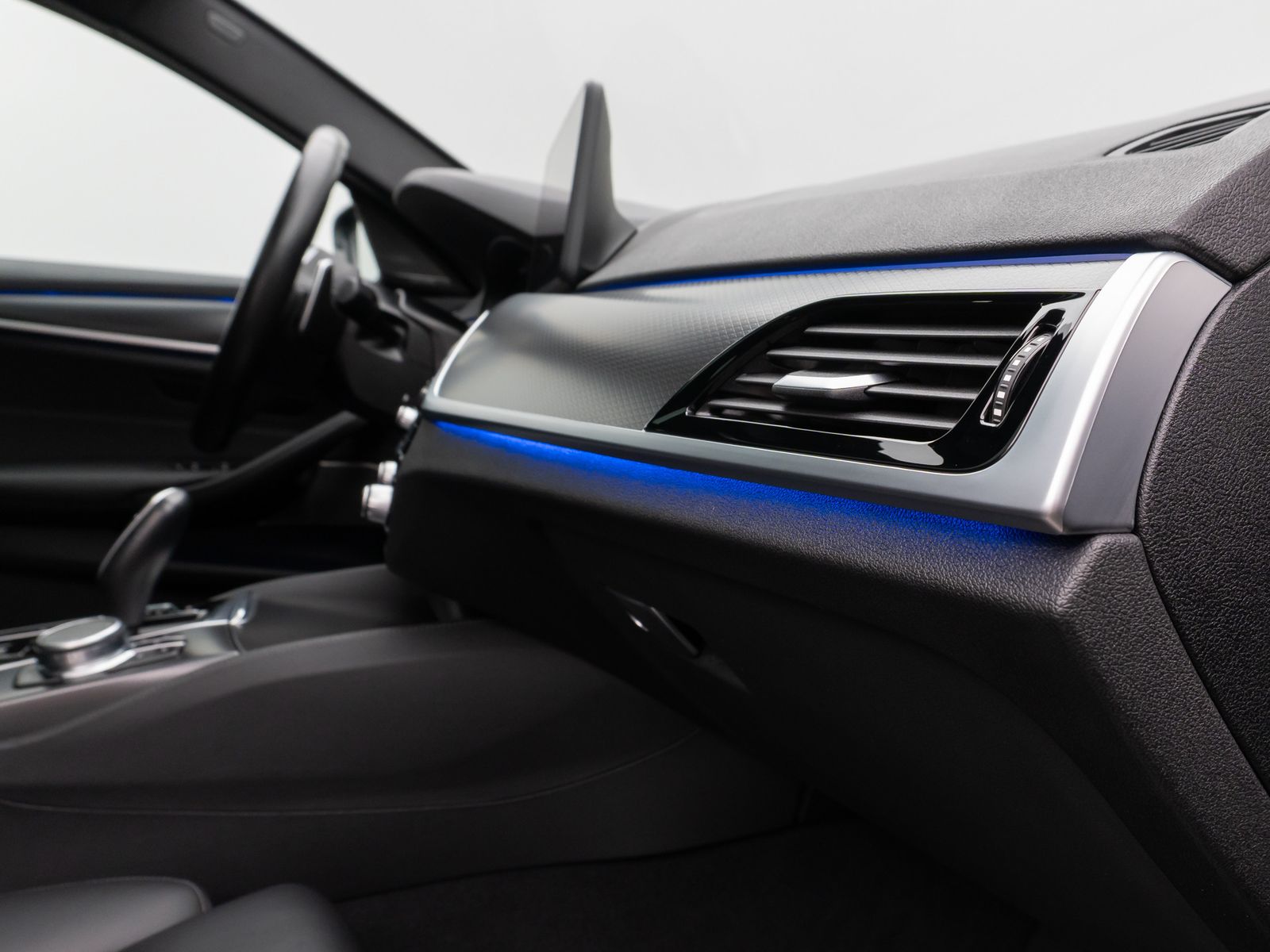 Fahrzeugabbildung BMW M550i xD Laser SoftClos 360°HUD DAB H/K DisplKey