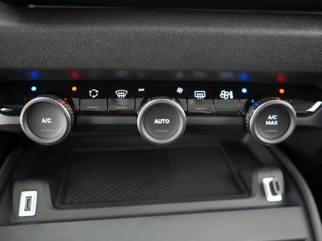 C4 SHINE BLUEHDI AT+LED LICHT+NAVI+360 GRAD KAME