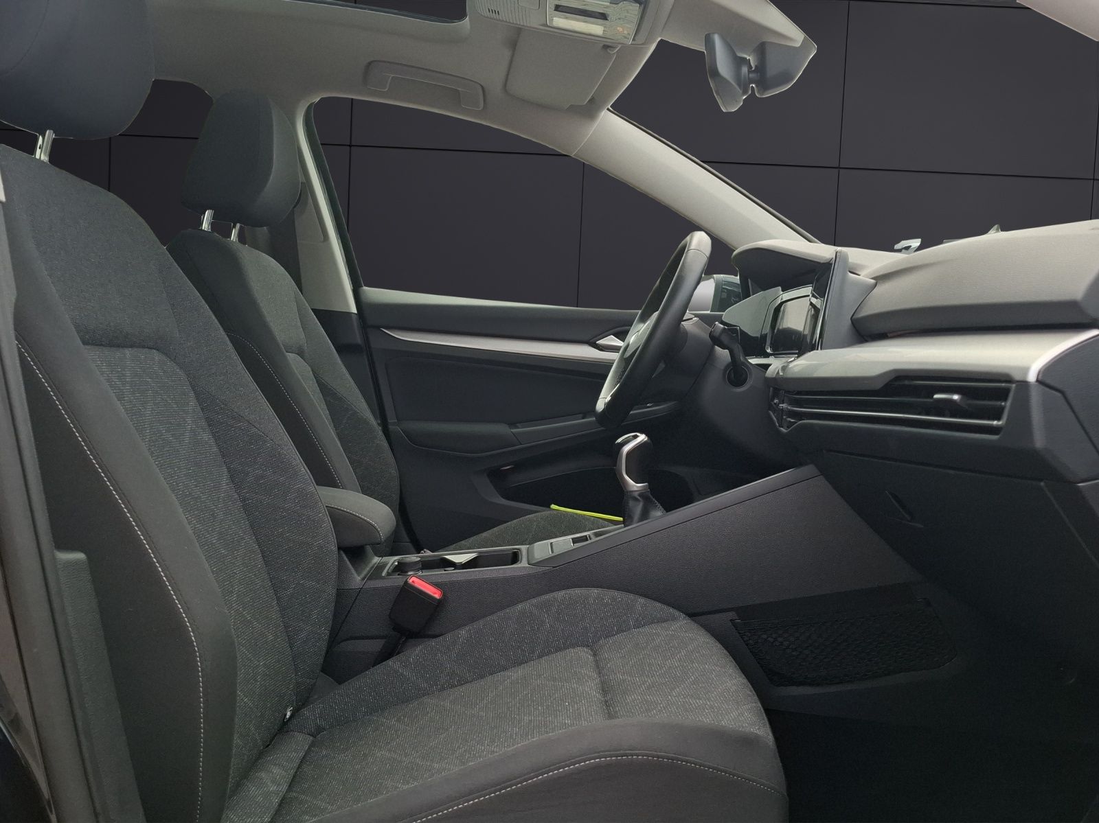 Fahrzeugabbildung Volkswagen Golf VIII TSI Life LED AHK STHZ ACC Navi Pano AI