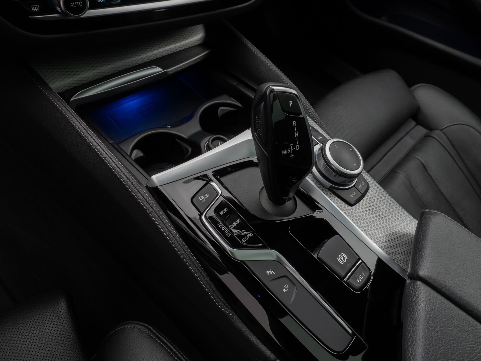 Fahrzeugabbildung BMW 520d M Sport Panorama 360° HUD HiFi AHK Komfort