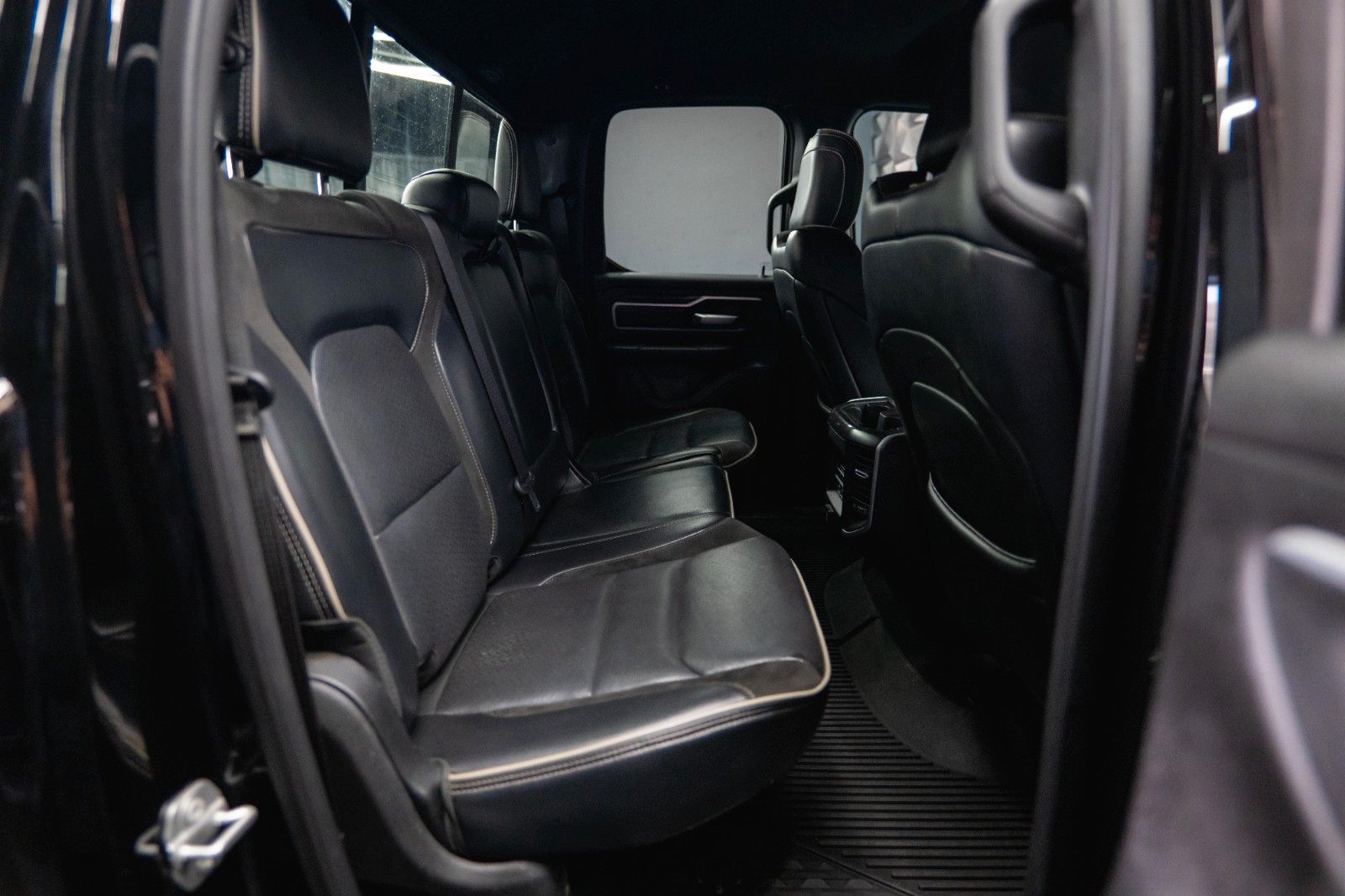 Fahrzeugabbildung Dodge RAM 5.7 V8 HEMI 4x4 Night LARAMIE LONGBED 19%