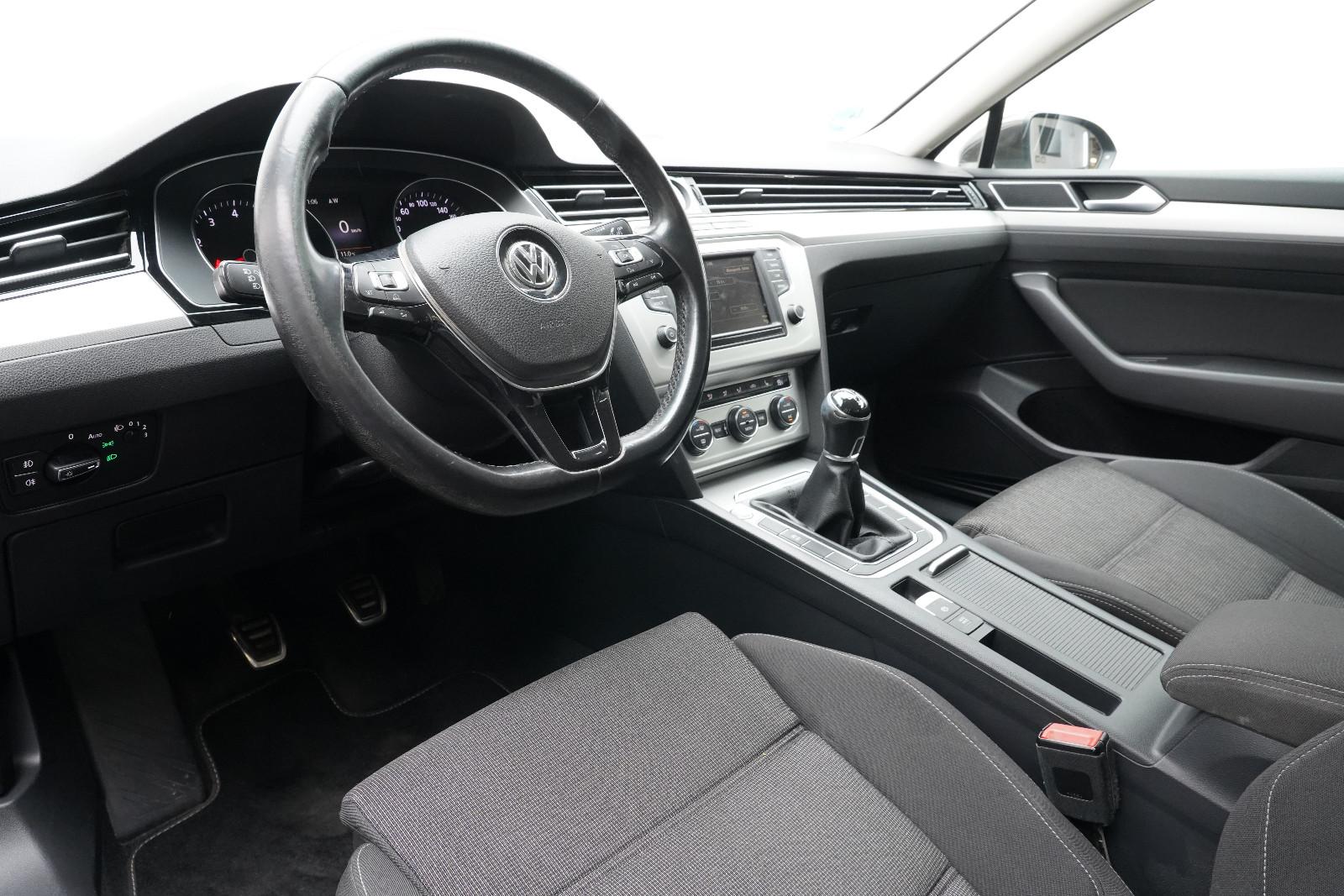 Volkswagen Passat Lim. 1.4 SHZ NAVI GJR Keyless PDC