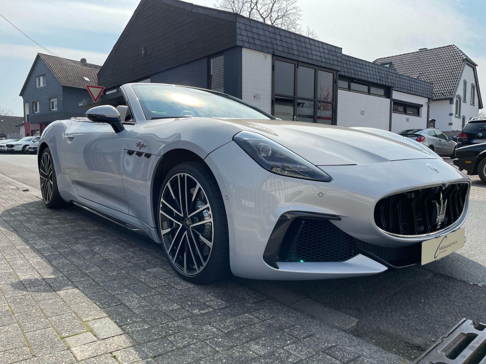Fahrzeugabbildung Maserati GranCabrio Trofeo |SportDesign|Sonus|HeadUp|Lift