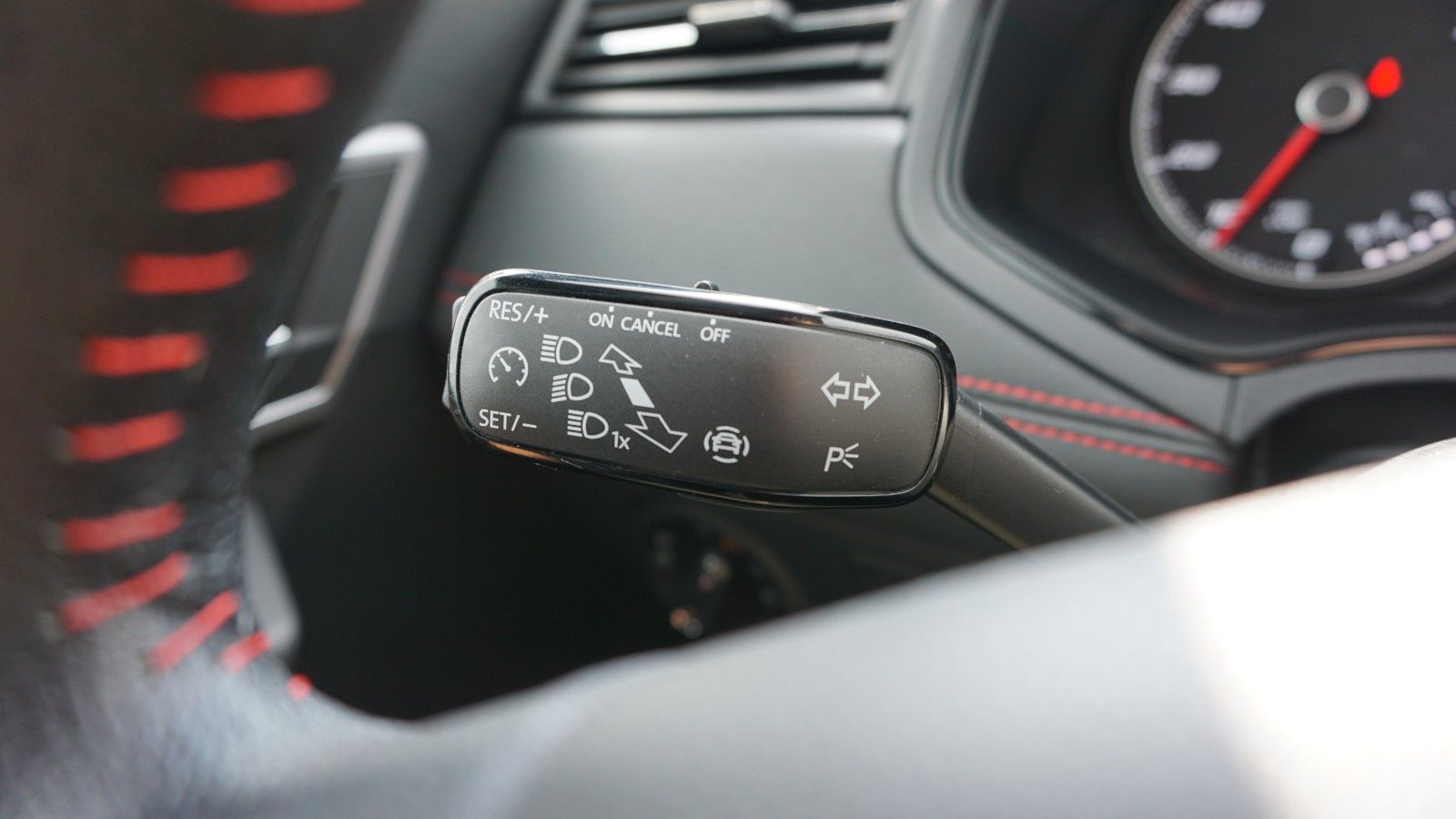 Fahrzeugabbildung SEAT Ibiza FR, Full Link, LED, PDC, Touch, SHZ, Sport