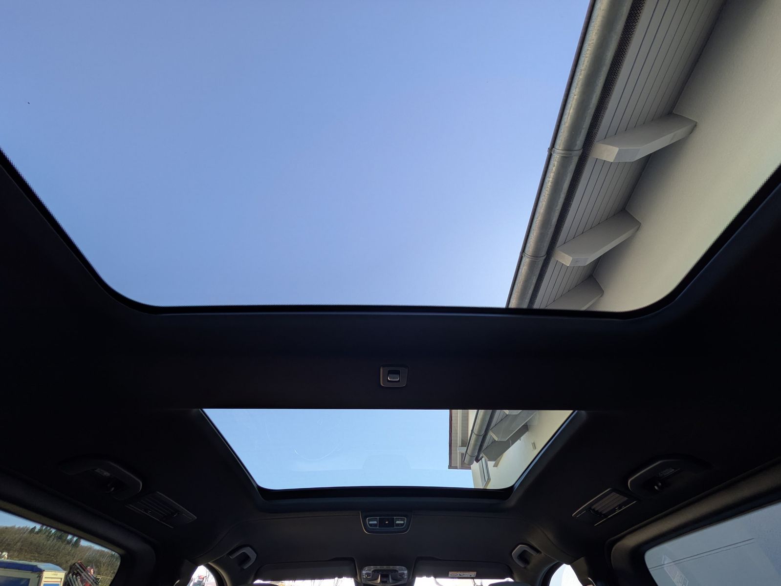 Fahrzeugabbildung Mercedes-Benz V 300 d 4MATIC AMG lang PANO*LED*LEDER*DISTR.
