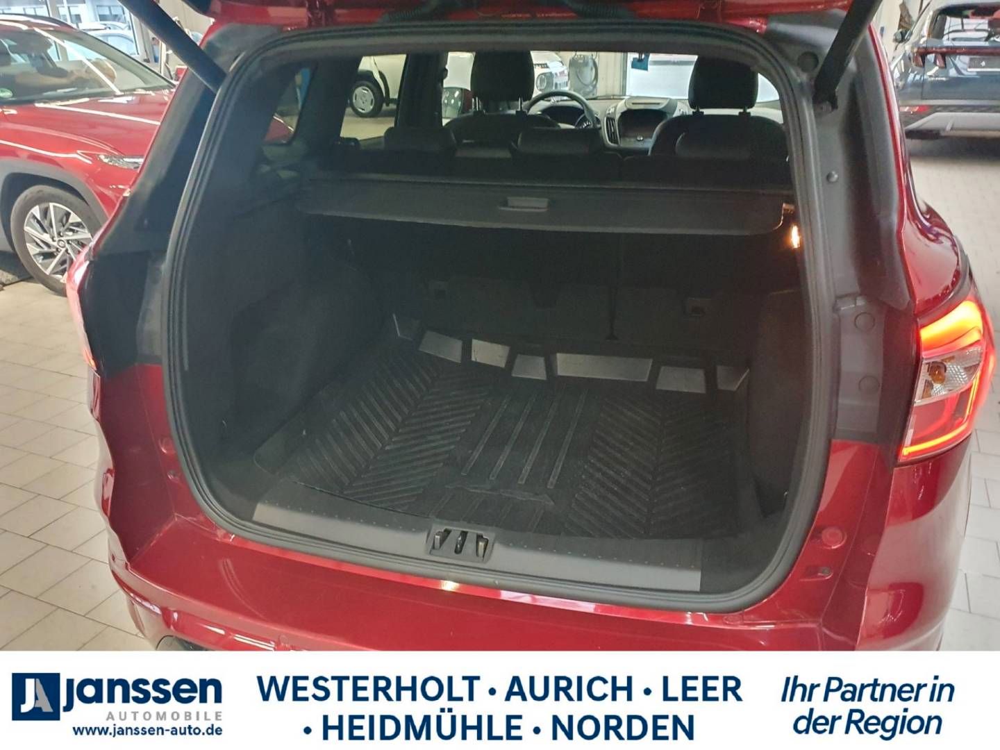 Fahrzeugabbildung Ford Kuga 1.5 EcoBoost 2x4 ST-Line