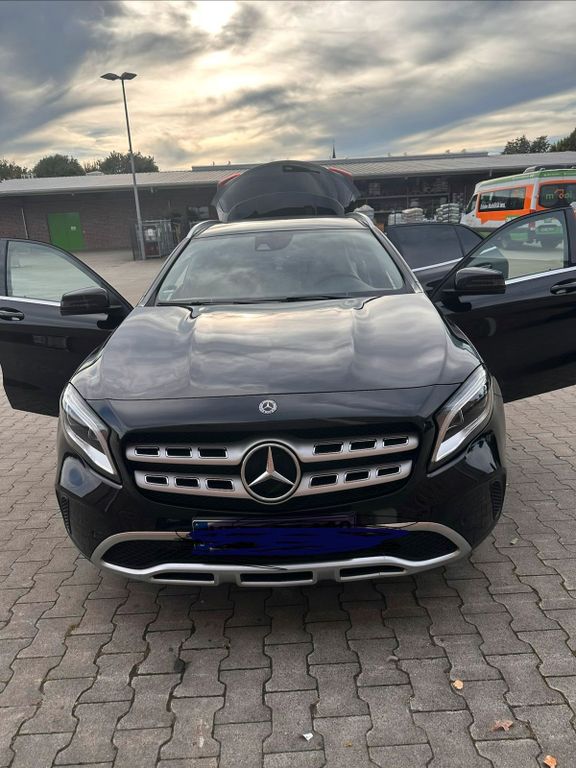 Image of Mercedes-Benz GLA 220
