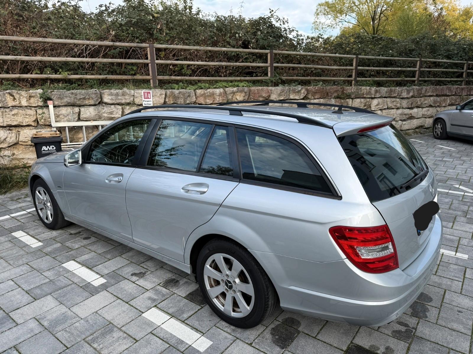 Mercedes-Benz C200 2011 — rear view