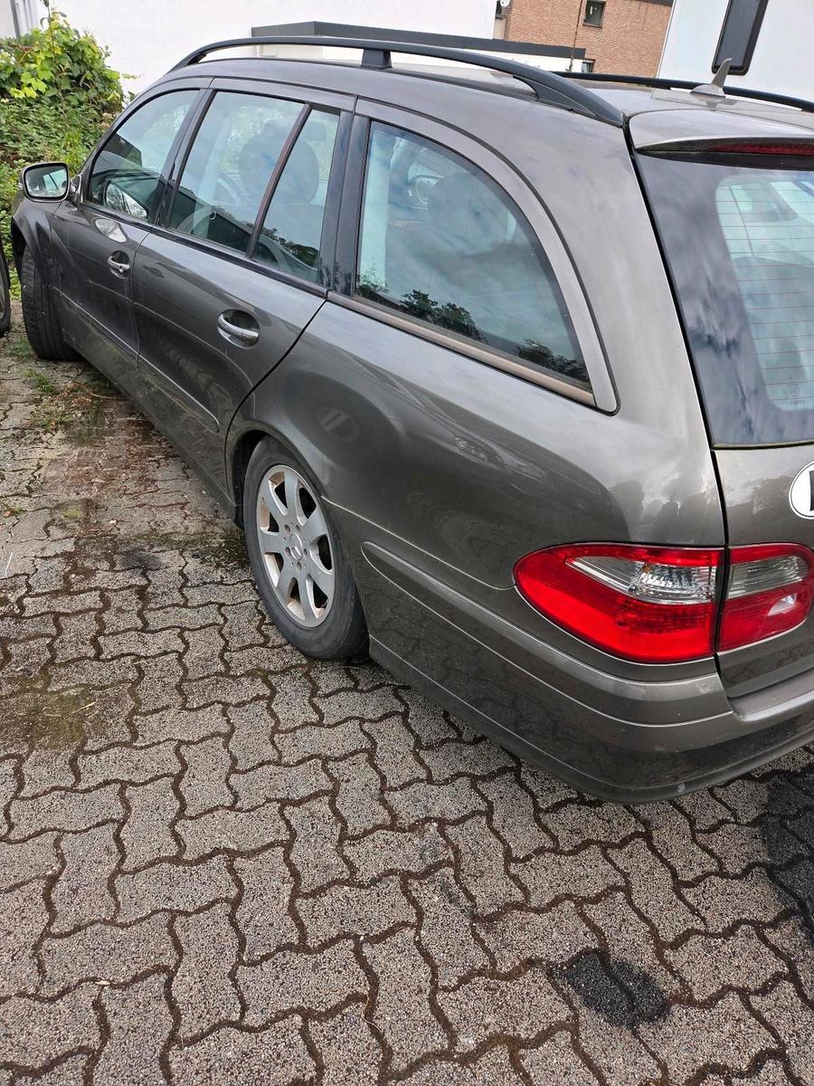 Mercedes-Benz 220 2006 — photo 11