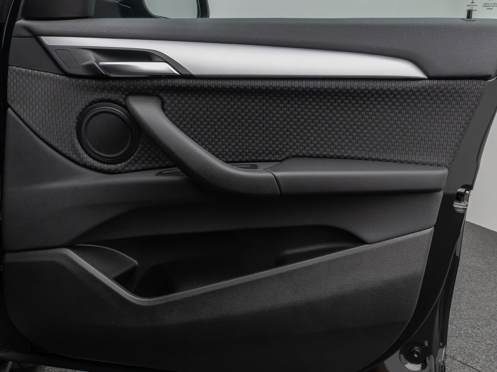 Fahrzeugabbildung BMW X2 sD20i HUD DAB Navi+Parkassist DrivAssis Alarm