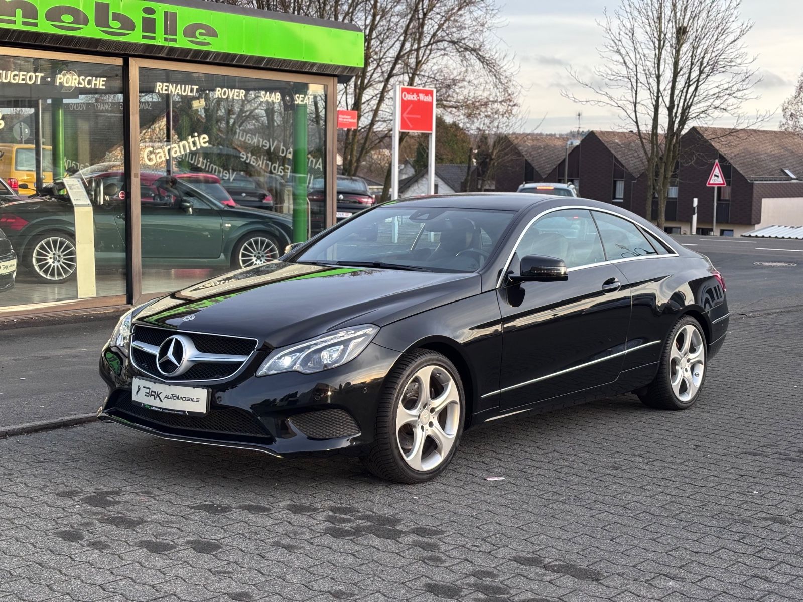MERCEDES-BENZ E 200 Coupe Automatik  **ILS*NAVI*ABSTAND*SHZ**
