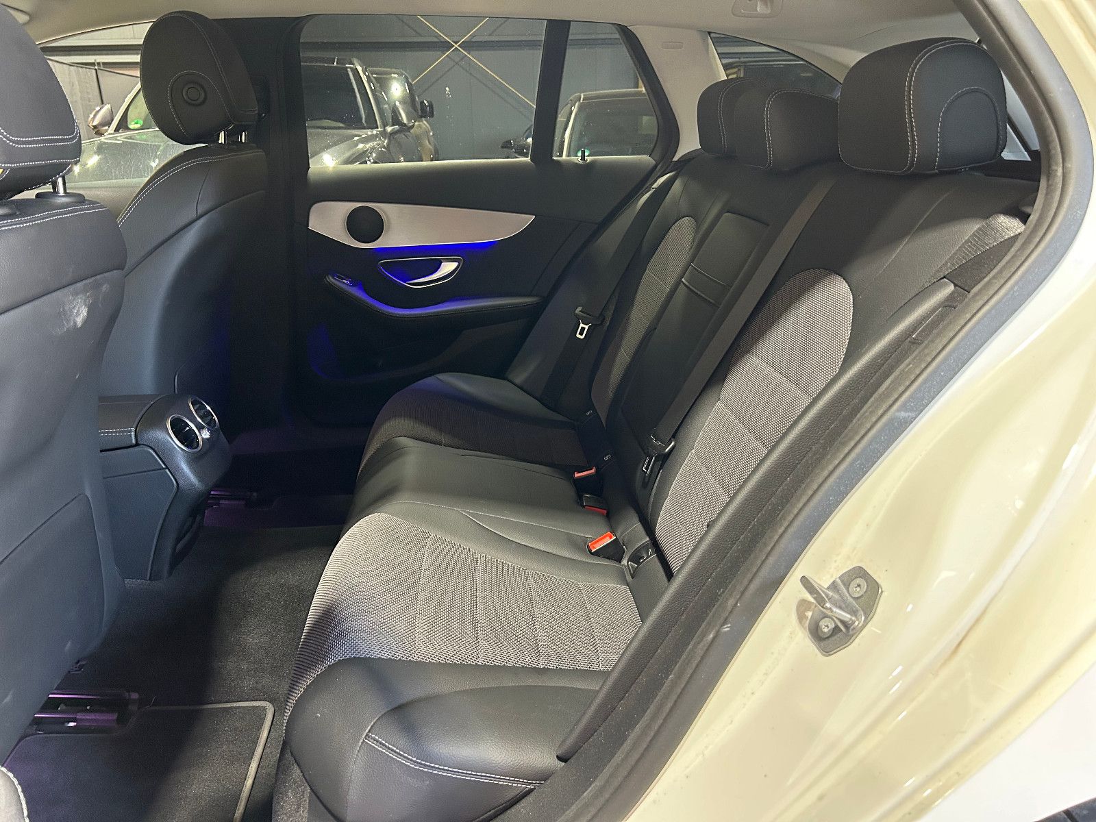 Fahrzeugabbildung Mercedes-Benz C 200 T-Modell/NAVI/KAMERA/APPLE/AMBIENTE/SHZ