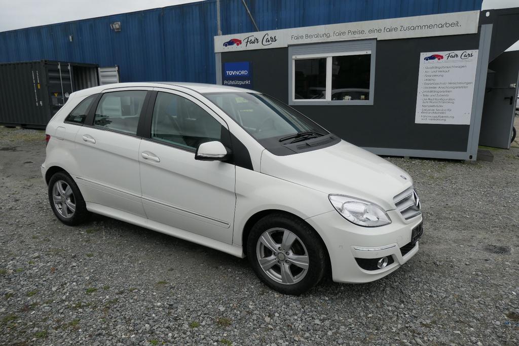 Mercedes-Benz B 180 | Automatik | Sitzheizung | 8-fach bereift