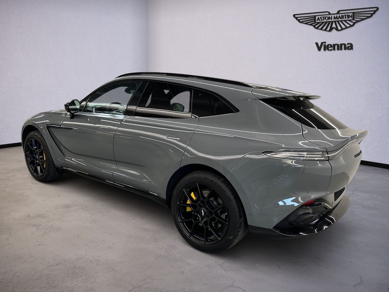 Aston Martin DBX V8 550 imagem 2
