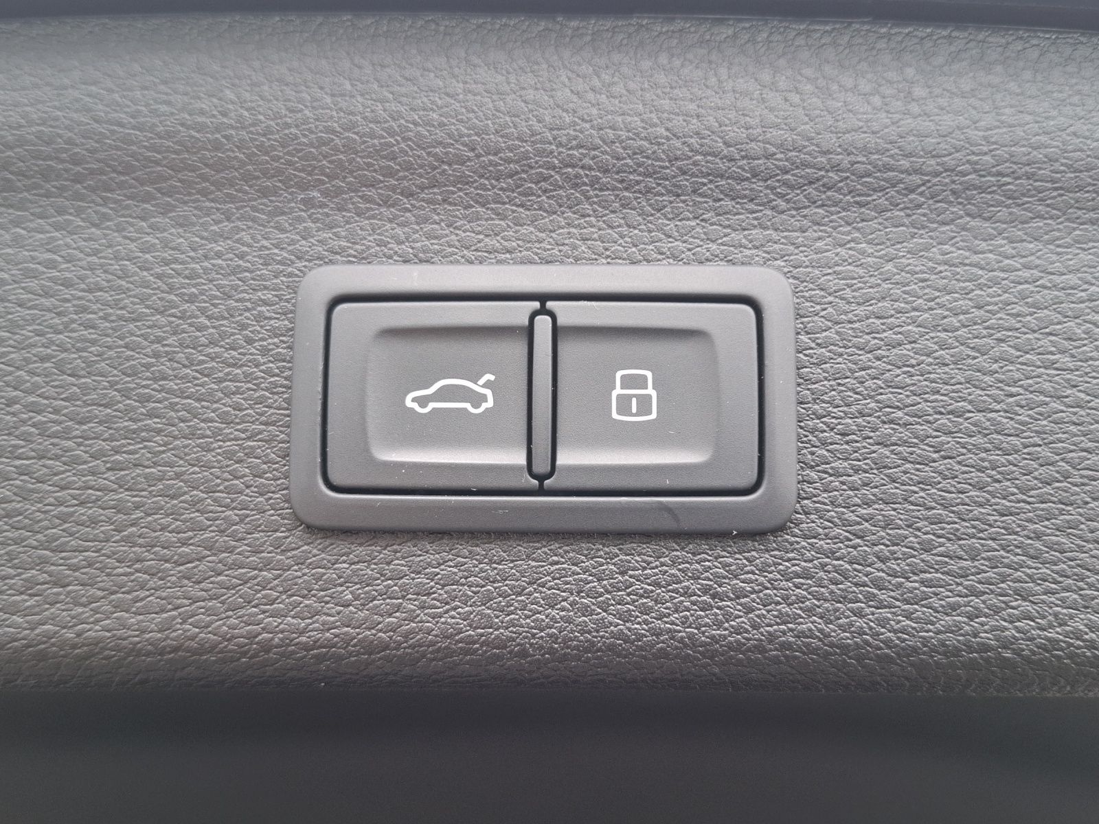 Fahrzeugabbildung Audi Q3 35 TFSI S-line S-tronic LED AVC APP ACC PDC S