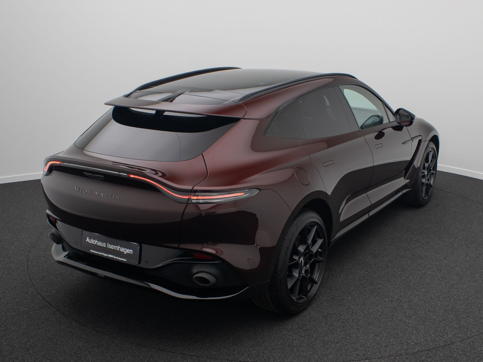Fahrzeugabbildung Aston Martin DBX 4.0 V8 Individual Carbon Elegance Mega-Voll