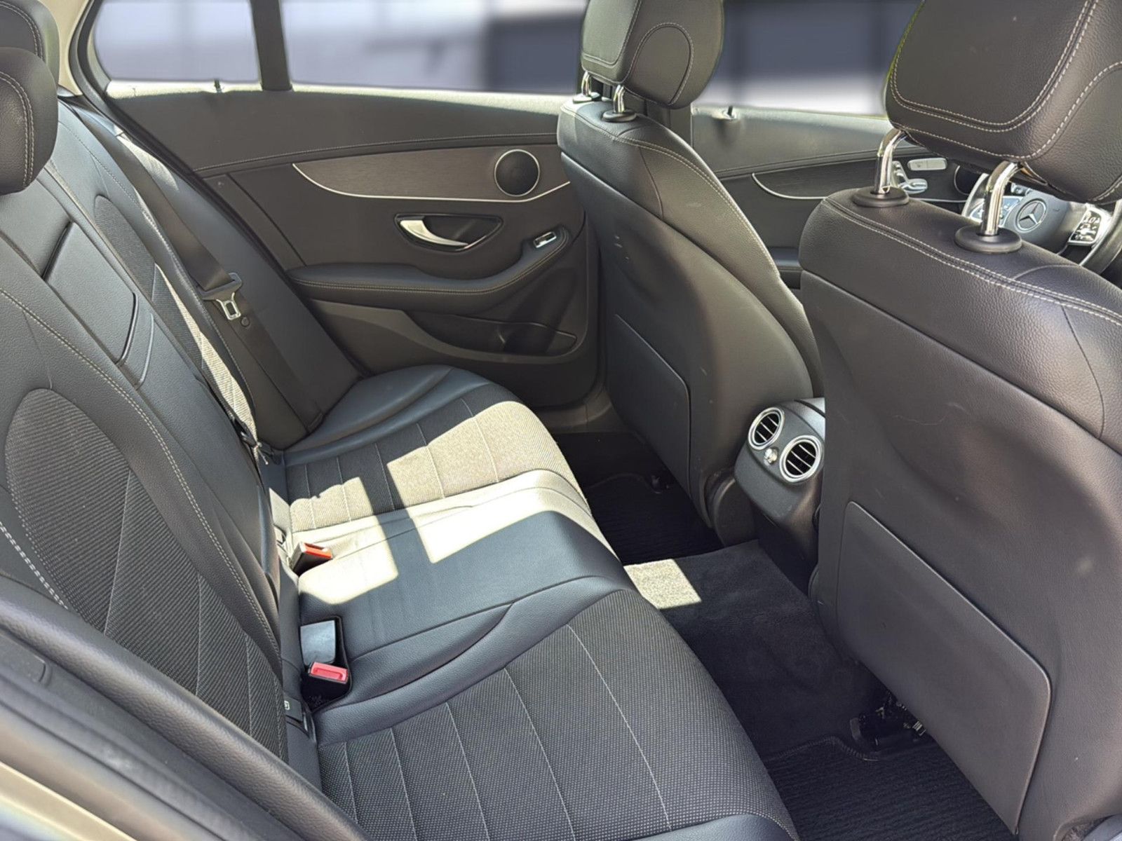 Fahrzeugabbildung Mercedes-Benz C 300 e T-Modell / unfallfrei/ AMG Line