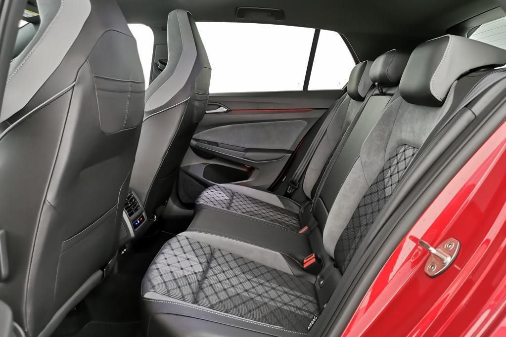 Volkswagen Golf R-Line 1.5 eTSI DSG Pano*RFK*PDC*Tempo*NAV