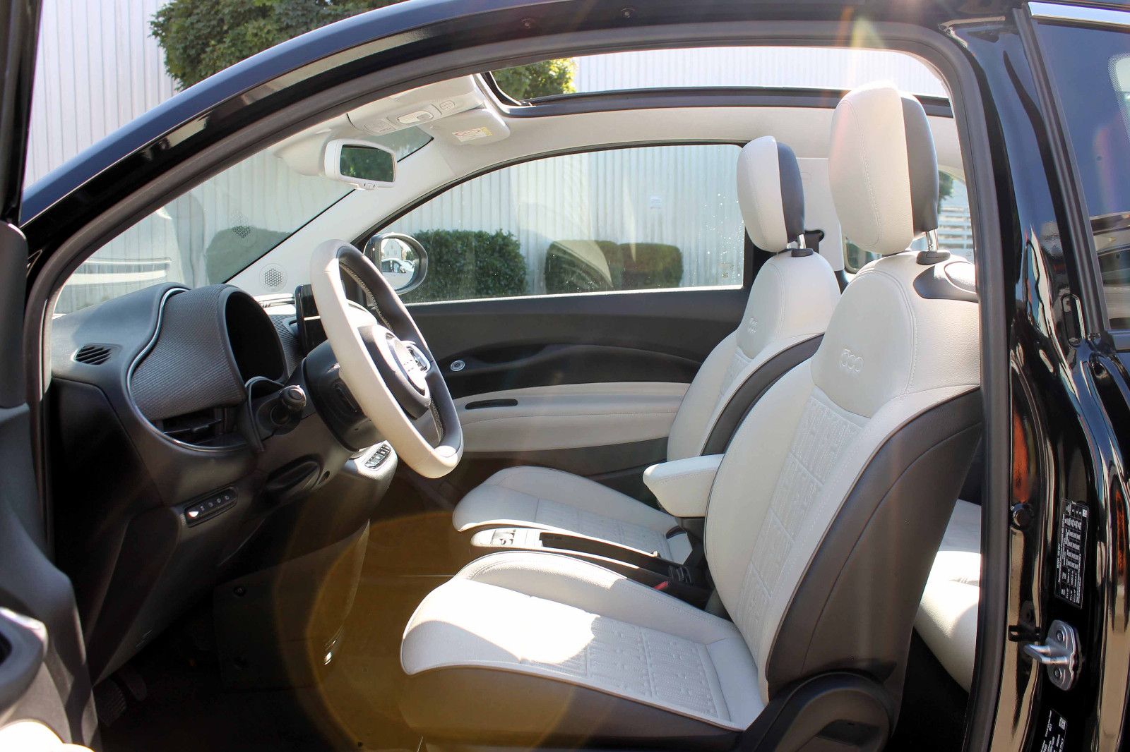 Fahrzeugabbildung Fiat 500e La Prima by Bocelli ACC LED KAM PDC BT SHZ