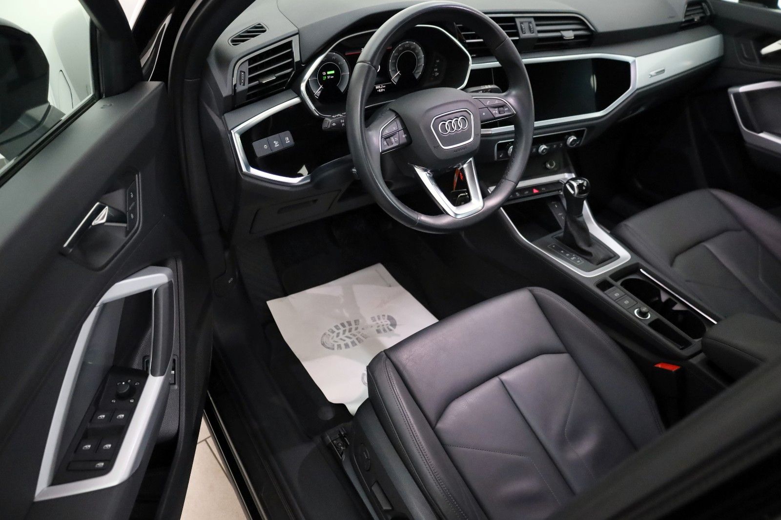 Fahrzeugabbildung Audi Q3 Sportback 45 TFSI e, Leder,Navi,SH,Kamera,AHK