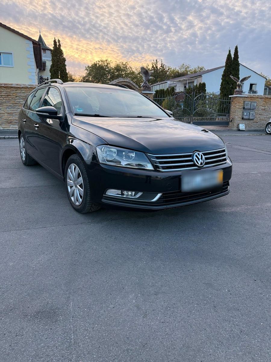 Volkswagen Passat 2012 — interior