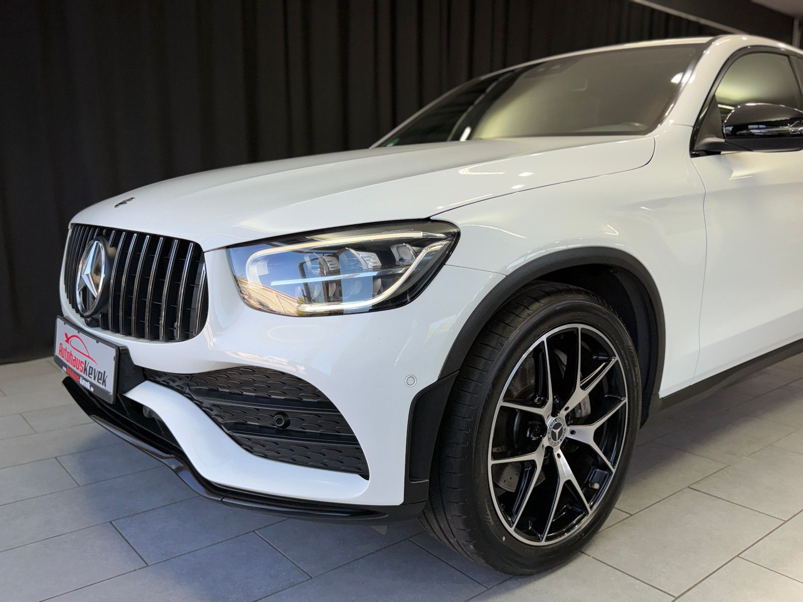 Fahrzeugabbildung Mercedes-Benz GLC 300 d Coupe 4Matic |AMG-LINE|AHK|PANO|LED