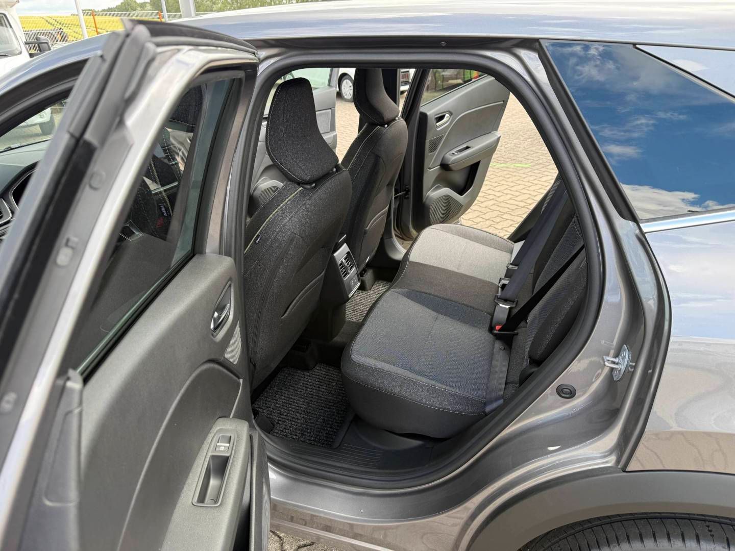 Fahrzeugabbildung Mitsubishi Grandis Intro Edition 1.3 T-Benziner 7-DCT